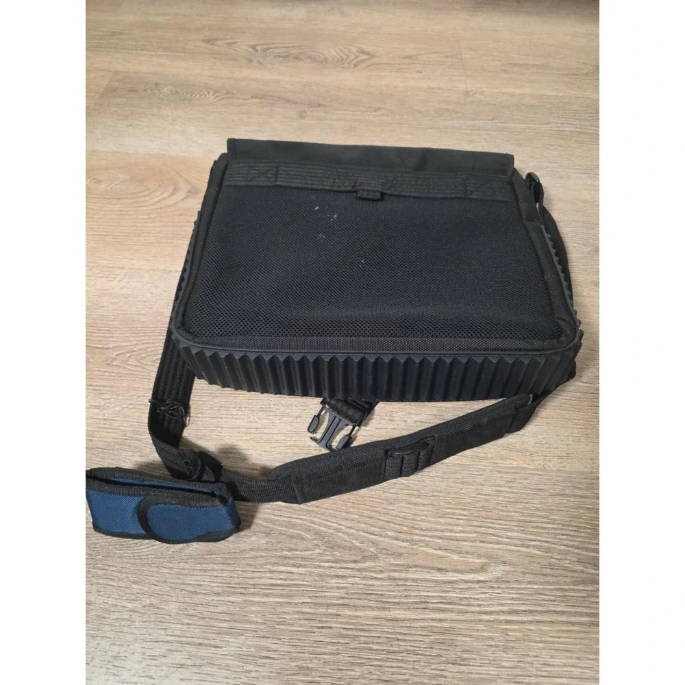 Targus Laptop Messenger Bag Black Blue Padded Shoulder Strap Carry Case